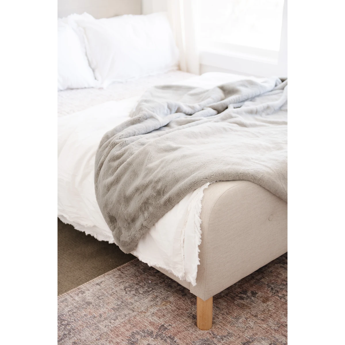 Grand Faux Fur Gray Mink-XL Luxury Blanket (60x80) 1