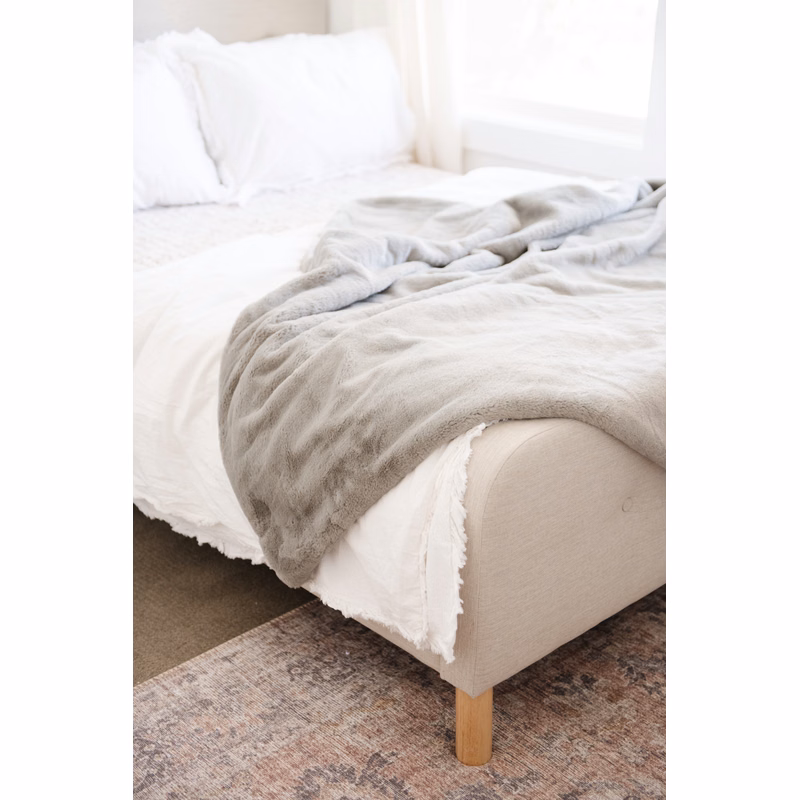 Grand Faux Fur Gray Mink-XL Luxury Blanket (60x80)