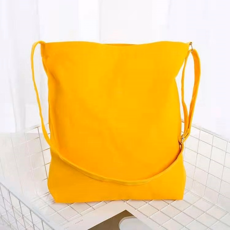 Canvas bag with adjustable straps