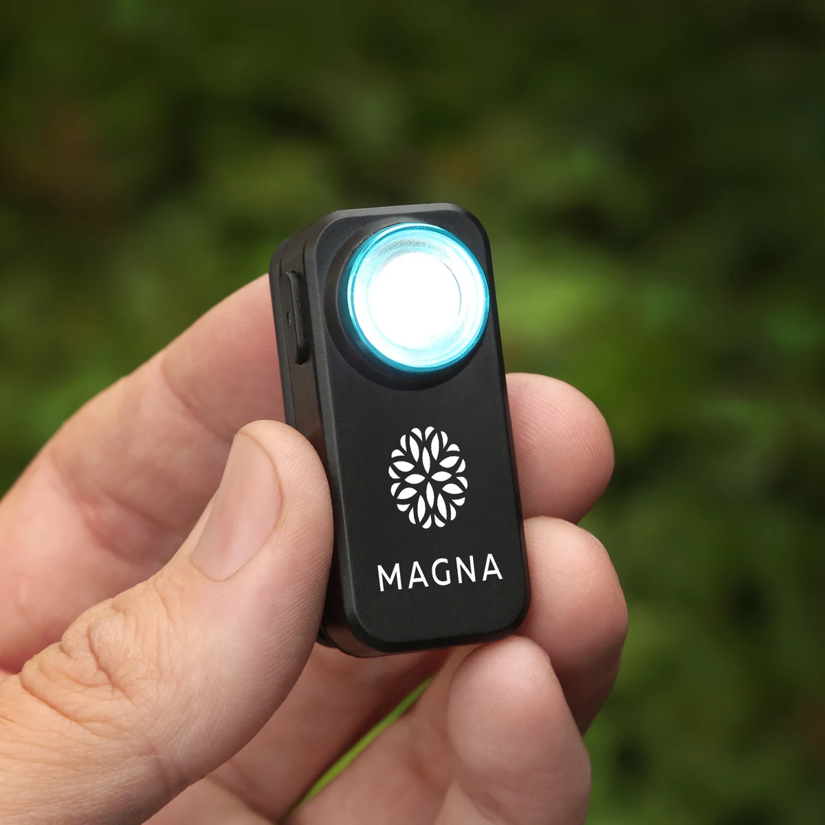 Lumaray Clip-On Flashlight 1