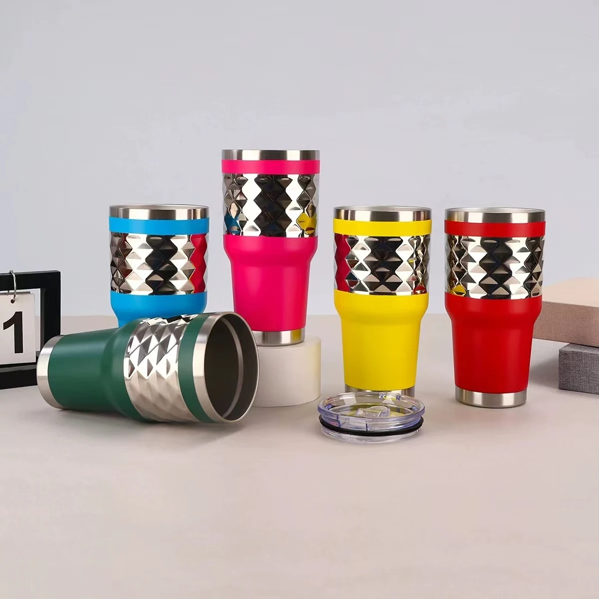 30 Oz Diamond Pattern Stainless Steel Insulated Tumbler 1
