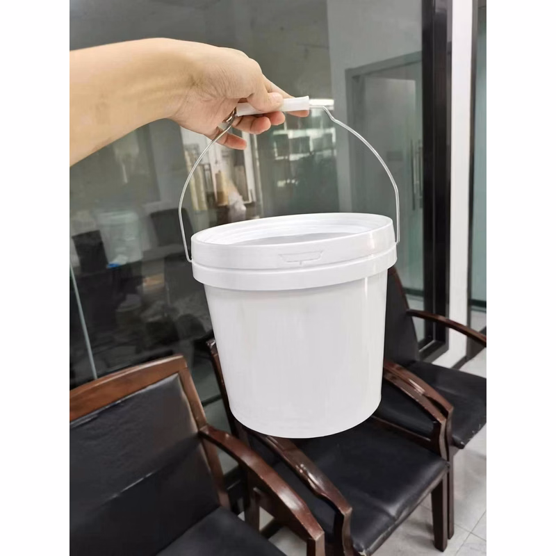 1 Gallon Capacity Bucket with Metal Handle