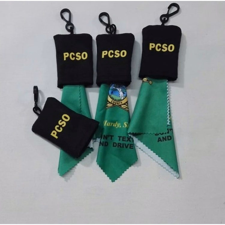 Microfiber cleaning cloth with pouch and clip