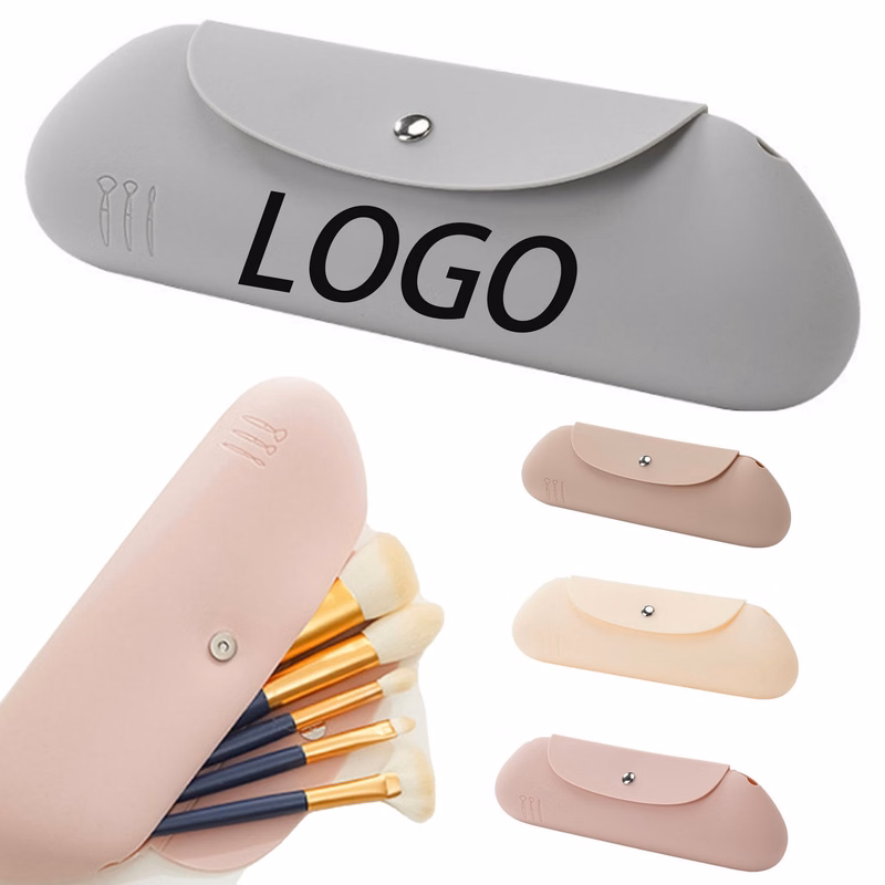 Cosmetic Bag With Magnetic Closure