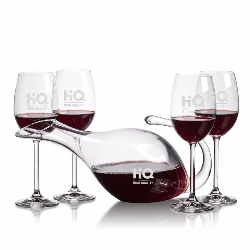 Reyna Carafe & Woodbridge Wine