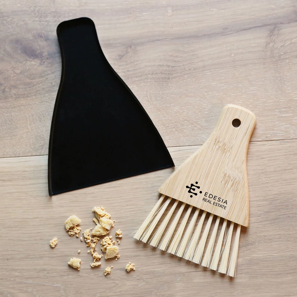 Chun Bamboo Brush & Dustpan 1